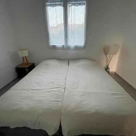 Villa Mitoyenne De Standing Proche De Toutes Commodites A Ghisonaccia Esterno foto