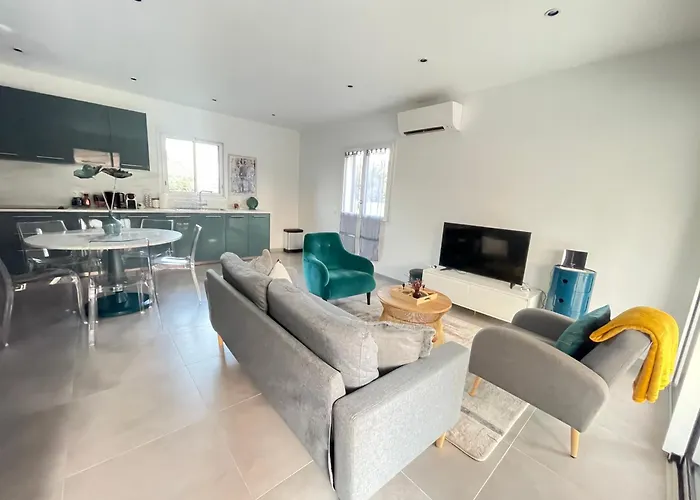 Villa Mitoyenne De Standing Proche De Toutes Commodites A Ghisonaccia