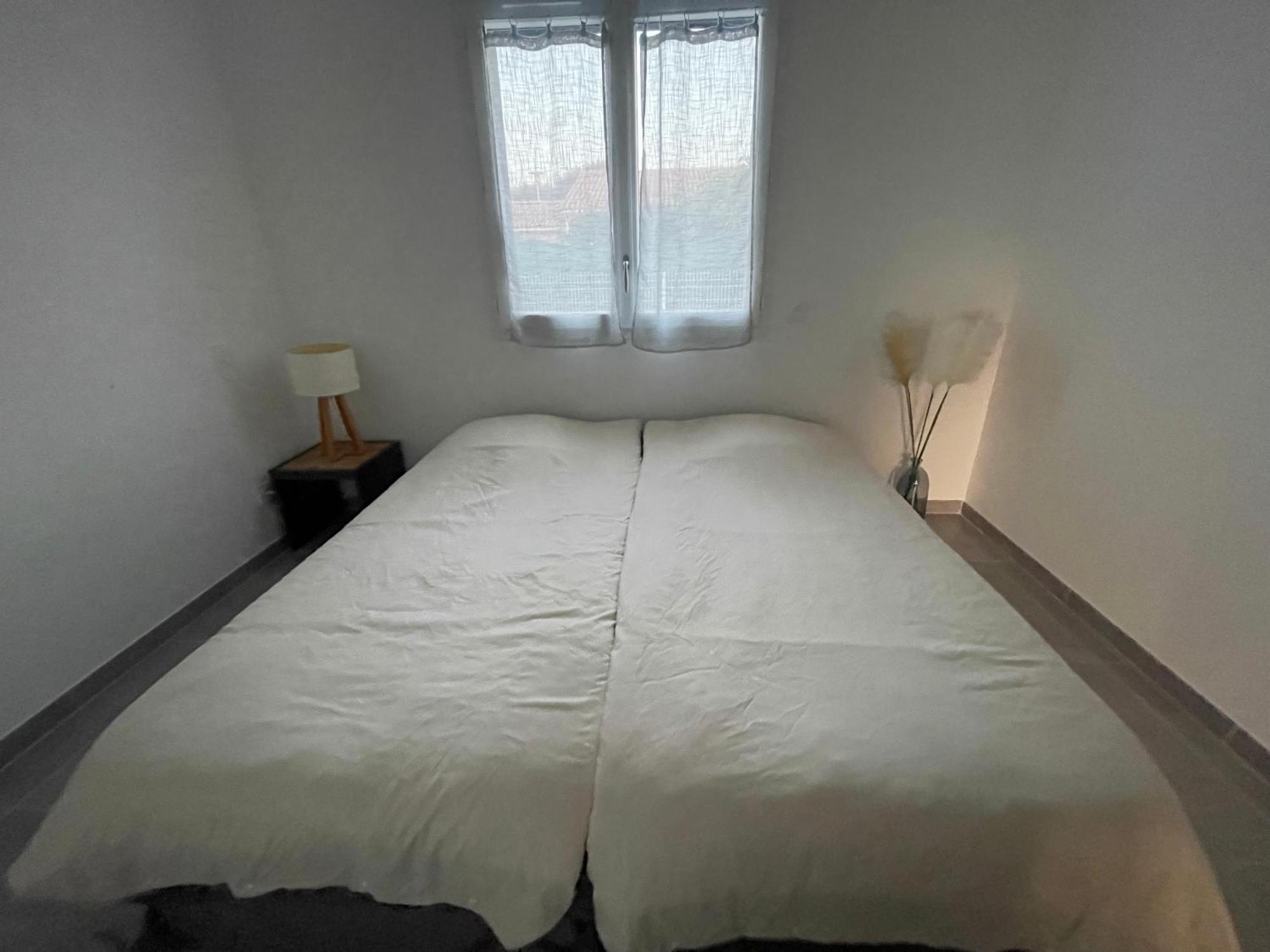Casa de Férias Mitoyenne De Standing Proche De Toutes Commodites A *